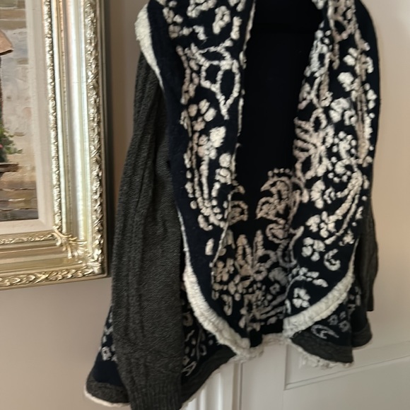 Sleeping on Snow Cardigan - Picture 2 of 5